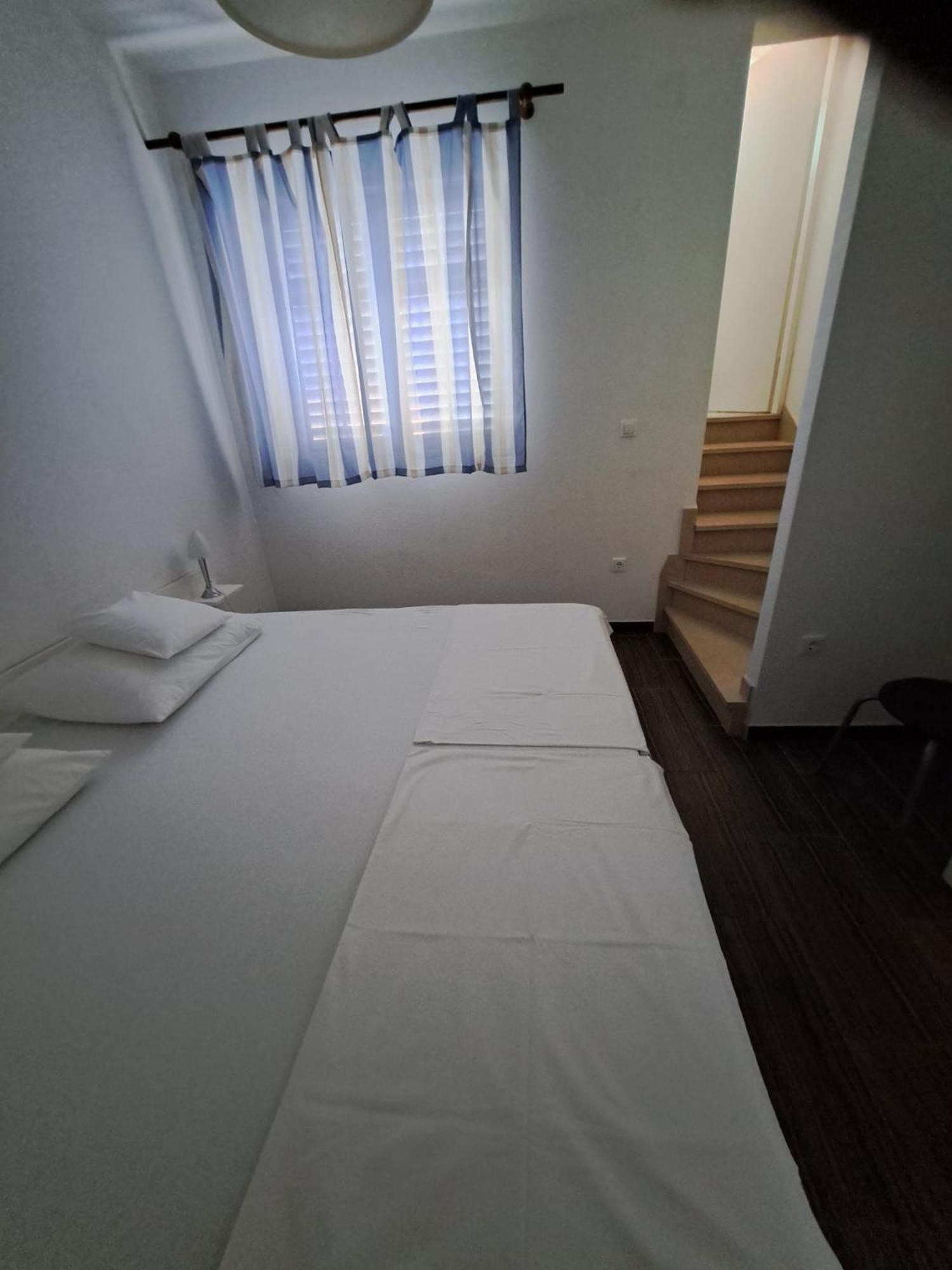 Apartmani Dusica Lumbarda Ngoại thất bức ảnh